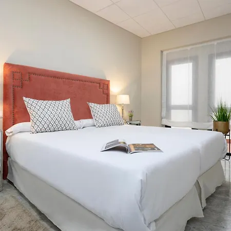 Genteel Plaza De Tendillas *