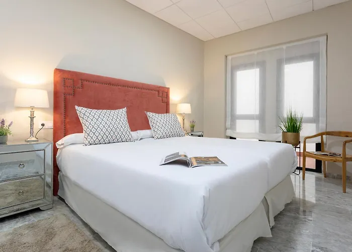 Genteel Plaza De Tendillas *