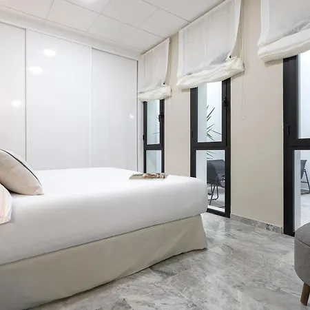 Genteel Plaza De Tendillas *